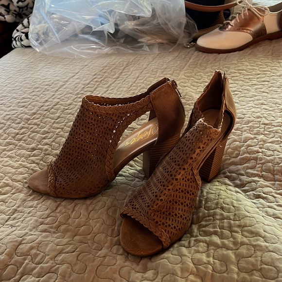 Large Jessica Simpson shoulder - tan with brown details - Picture 3 of 12